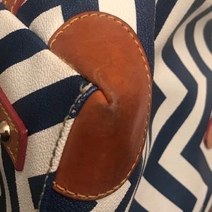 More pics of Dooney and Bourke Purse